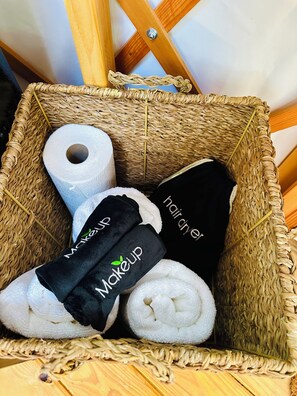 Shower, hair dryer, towels, soap - The Hive Yurt Retreat (Waco)