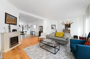 Living area - DisCounted Entire 2 bedrooms Chinatown - Sleep 6 (London)