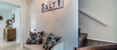 House, Multiple Beds, Pool Access, Pool View (103 Ocean View) | Interior