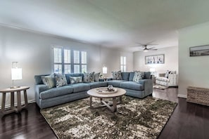 House, Multiple Beds, Pool Access, Pool View (103 Ocean View) | Living area - Coral Cove on Ocean View (Corpus Christi)