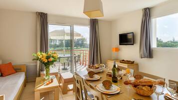 Apartment | Dining