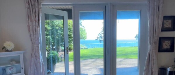 Classic Villa, Bay View | Interior - Cloud & Tide Trio  (White Rock)