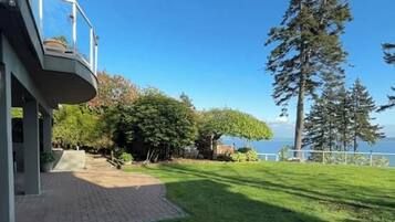 Classic Villa, Bay View | Property grounds