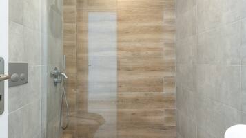 Douche, serviettes fournies