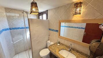 Family House, Garden View | Bathroom