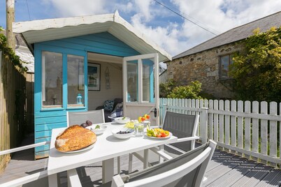 Ocean Mists, Marazion- Sleeps 6 - Parking- Outdoor Terrace