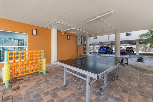 Gulf View 2BR Suite | ADA Features, Beach & Pool