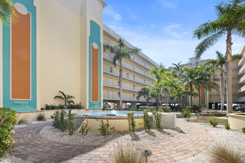Gulf Front 2BR Suite w/ Direct Beach Access