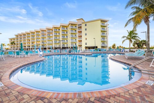 Gulf Front 2BR Suite | Direct Beach + ADA Features