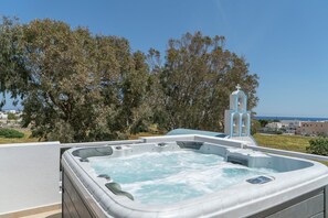 Bañera de hidromasaje al aire libre