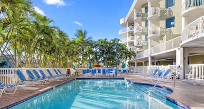 ADA Suite w/ Balcony & Beach Access