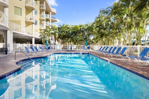 ADA Beach Suite w/ Balcony | Walk to Shore!