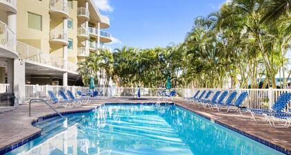 ADA Beach Suite w/ Balcony | Walk to Shore!