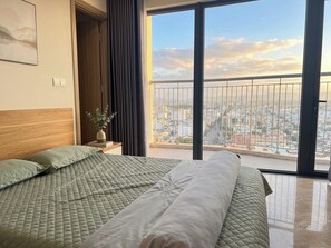 Room - Modern Downtown Oasis - Heart of Tuy Hoa City (Tuy Hòa)