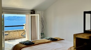Free WiFi, bed sheets - Double room-Deluxe-Ensuite with Shower-Sea view (Belvédère-Campomoro)