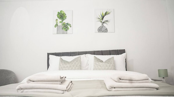 Apartment, 1 Bedroom | 2 bedrooms - Sleeps 4, Great for Groups, Free Parking Kent (Gillingham)