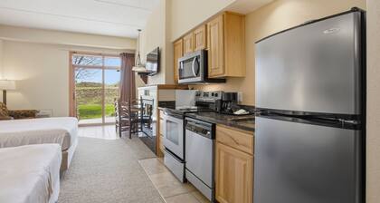 Cozy Vacation Villa Studio @ Chula Vista Resort in tranquil Wisconsin Dells