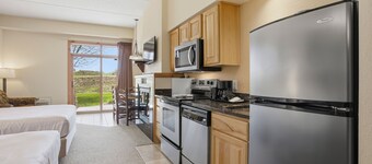 Cozy Vacation Villa Studio @ Chula Vista Resort in tranquil Wisconsin Dells