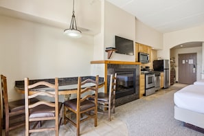 Interior - Cozy Vacation Villa Studio @ Chula Vista Resort in tranquil Wisconsin Dells (Wisconsin Dells)