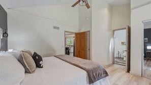 Room - Charming Family Retreat in Central Baileys Harbor (Baileys Harbor)