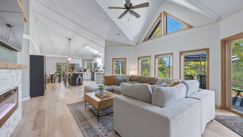 Charming Family Retreat in Central Baileys Harbor
