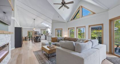 Charming Family Retreat in Central Baileys Harbor