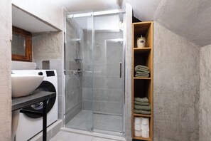 Bathroom - PS Heritage Stone House (Split)