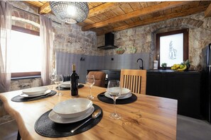 Dining - PS Heritage Stone House (Split)