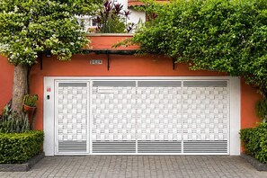 Exterior detail - HD919 (São Paulo)
