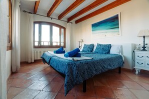 Ferros/tábuas de passar roupa, Wi-Fi, roupa de cama