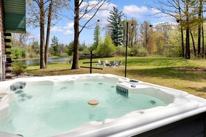 Outdoor spa tub - Big Rapids Lodge, Hot tub, Pond, Game Room (Big Rapids)