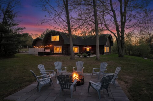 Big Rapids Lodge, Hot Tub, Pond, Game Room