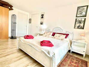 Ferros/tábuas de passar roupa, Wi-Fi, roupa de cama