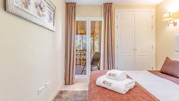 2 bedrooms, iron/ironing board, internet, bed sheets