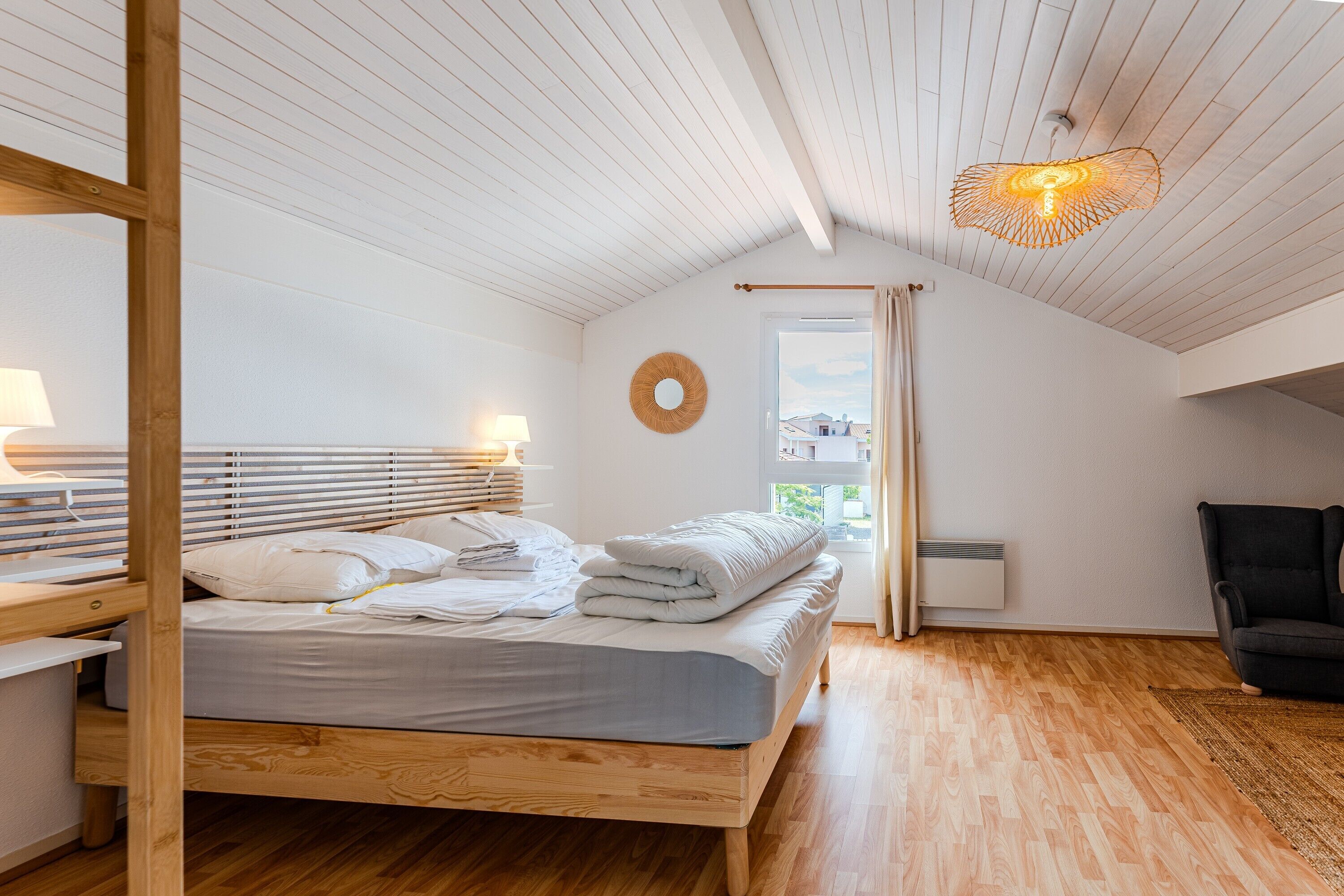 3 quartos, ferros/tábuas de passar roupa, Wi-Fi, roupa de cama
