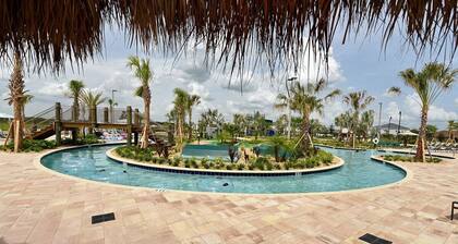 Family-friendly Townhouse w/ Private Pool & Clubhouse