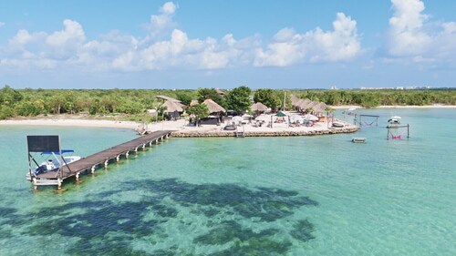 Villa Amani & Mistico Beach Club+Boat Shuttle