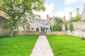 Exterior - The Bruton House (Bruton)