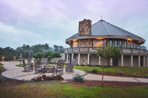 Terrace/patio - Where Rustic Charm Meets Luxury-4 Bedroom/4 Bath Plantation Lodge (Attapulgus)