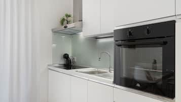 Frigorifero, forno, piano cottura, macchina per tè/caffè