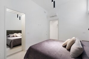 Iron/ironing board, WiFi, bed sheets - Apartment 'Palazzo Tilde - 2A' with Sea View, Wi-Fi and Air Conditioning (Marsala)