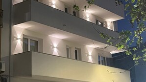 A multi-story building with balconies, a flat roof, and a visible air conditioning unit. - Apartment 'Palazzo Tilde - 1 B' with Sea View, Wi-Fi and Air Conditioning (Marsala)