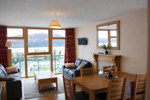 Comfort Apartment, Lake View | Living area
