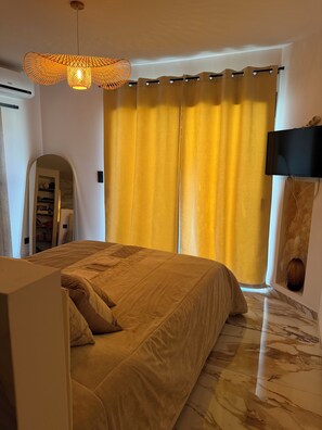 Room - Vrbo Property (Figari)