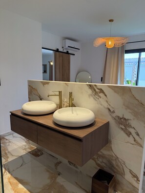 Bathroom - Vrbo Property (Figari)