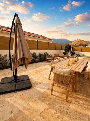 Outdoor dining - Vrbo Property (Figari)