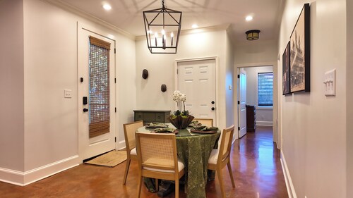 Elegant Loft Located Right On Broad Street