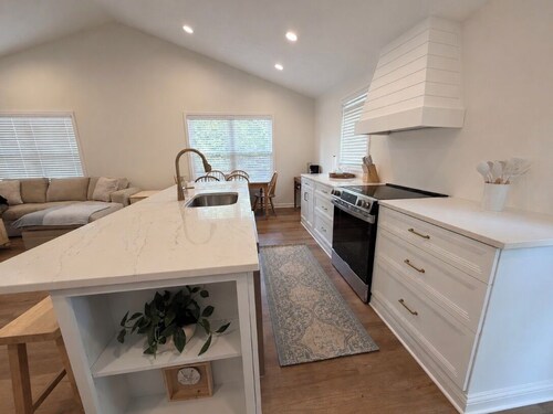 Cozy Lake Front House Retreat on Rough River Lake!