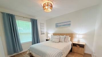 2 Schlafzimmer, Reisekinderbett, kostenloses WLAN, Bettwäsche