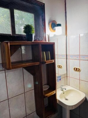 Bathroom - Hotel La Isla Inn (Puerto Viejo de Talamanca)